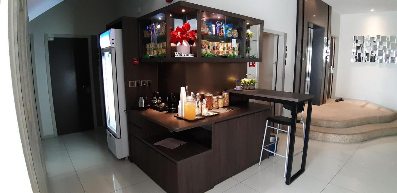 The Square Hotel Skudai Eksteriør bilde