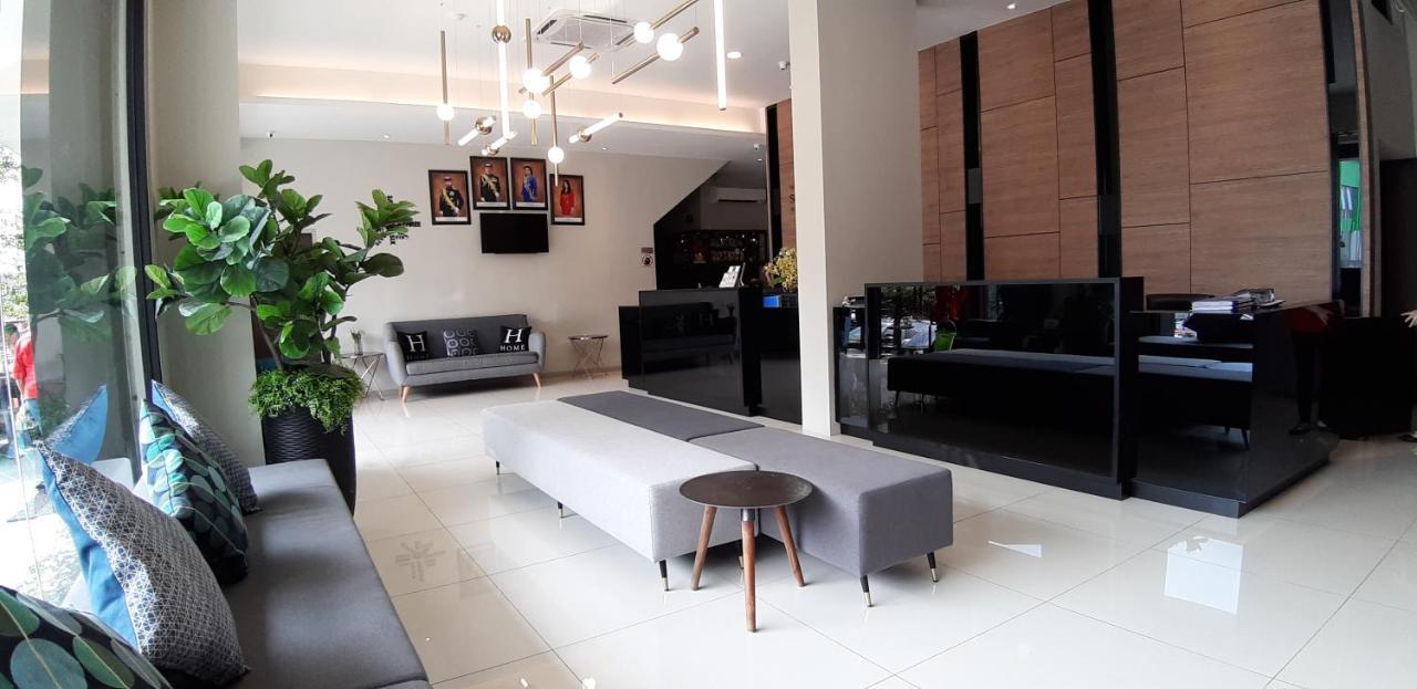 The Square Hotel Skudai Eksteriør bilde